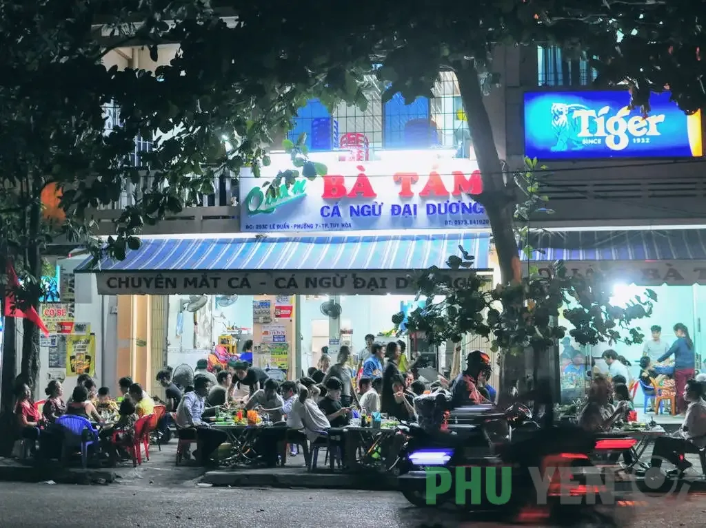 Quán bà Tám cá ngừ đại dương – Nơi thưởng thức món đèn pha đại dương ở xứ Nẫu