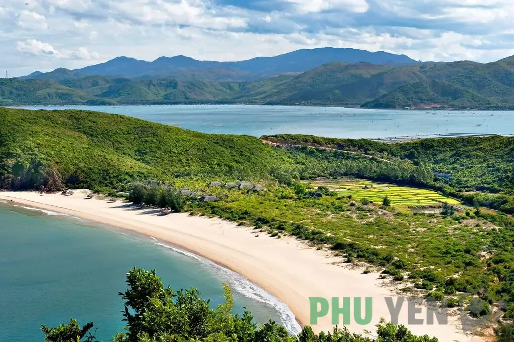 Chiêm ngưỡng đại dương xanh thanh bình tại Bãi Tràm Phú Yên Chiêm ngưỡng đại dương xanh thanh bình tại Bãi Tràm Phú Yên