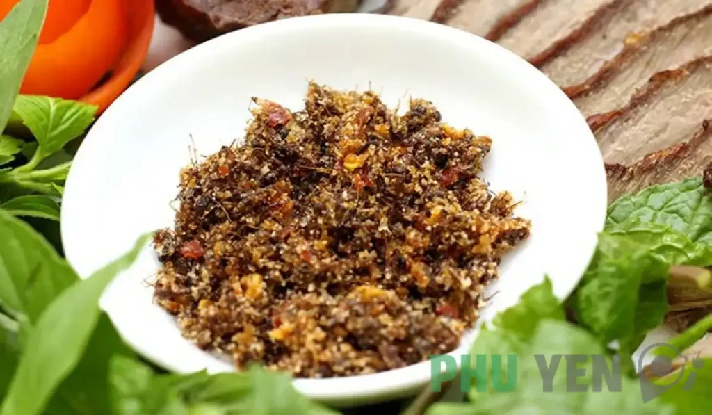 Đặc sản muối kiến vàng Phú Yên – Nghe thì ghê, nhưng ăn là mê