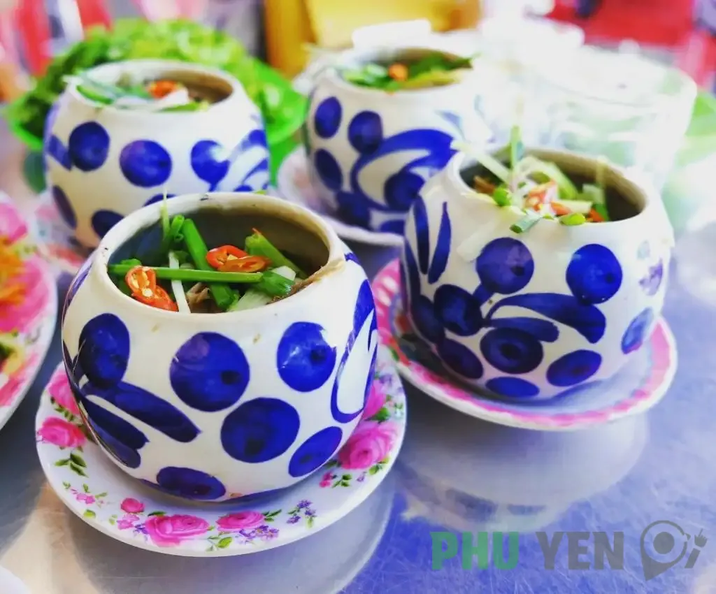 Quán bà Tám cá ngừ đại dương – Nơi thưởng thức món đèn pha đại dương ở xứ Nẫu