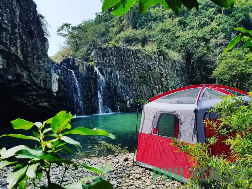 Thác Vực Hòm Phú Yên &#8211; Khám phá vẻ đẹp hoang sơ hút hồn ngay từ lần đầu tiên