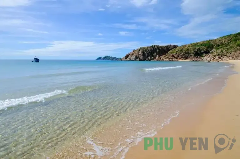 Chiêm ngưỡng đại dương xanh thanh bình tại Bãi Tràm Phú Yên