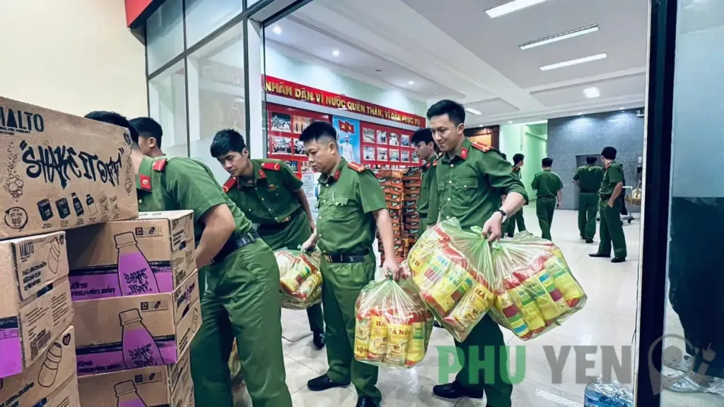 10 tấn nhu yếu phẩm đã được các đơn vị của Công an tỉnh Đắk Lắk khẩn trương vận chuyển