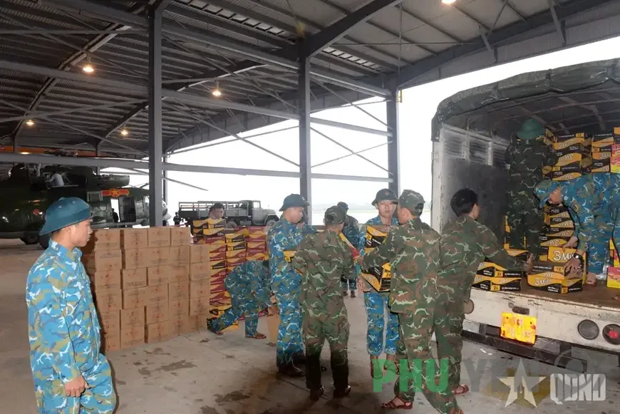 Trực thăng Trung đoàn Không quân 930 sẵn sàng cất cánh bay cứu hộ, cứu nạn các tỉnh Nam Trung Bộ