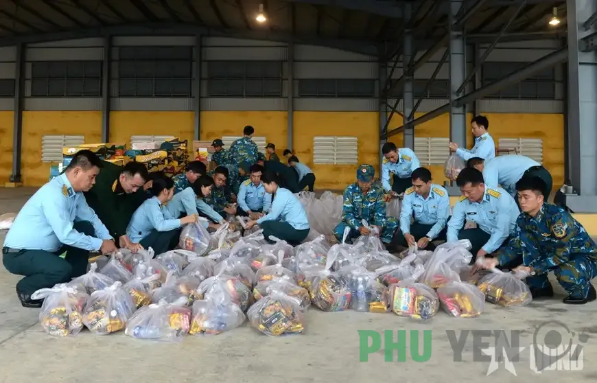 Trực thăng Trung đoàn Không quân 930 sẵn sàng cất cánh bay cứu hộ, cứu nạn các tỉnh Nam Trung Bộ